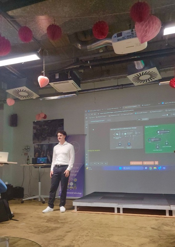 Teilnehmerin im Enablement-Workshop von Hello Workflow
